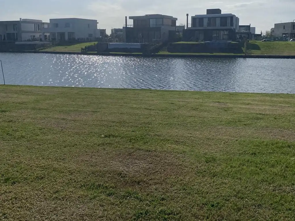 venta lote - terrenos al agua en barrio Carpinchos Nordelta