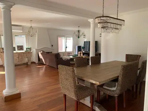 Casa en Alquiler - 5 ambientes -