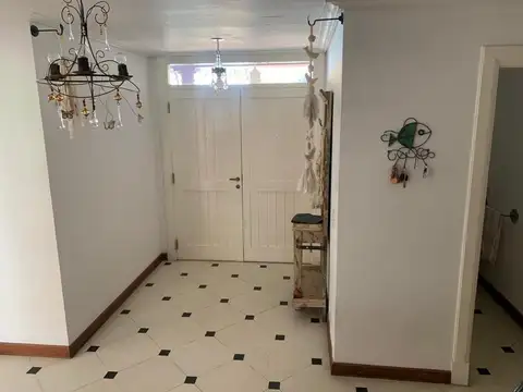 Casa en Alquiler en La Chacra - 5 ambientes