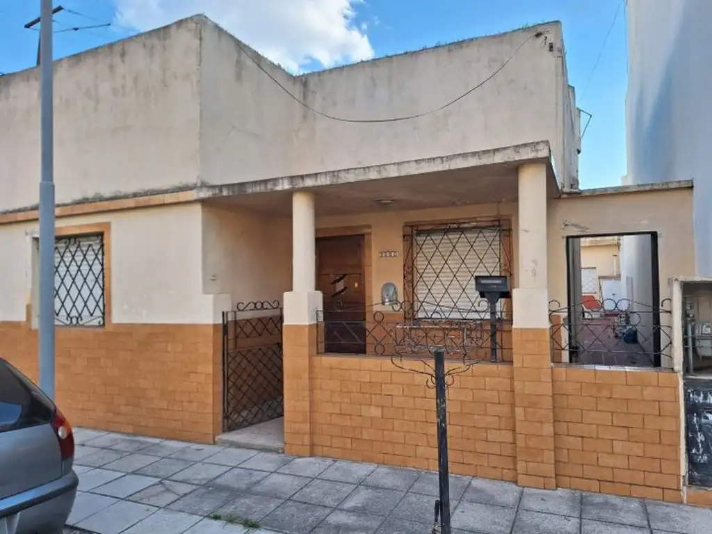 OPORTUNIDAD 2 CASAS EN BLOCK A RECICLAR