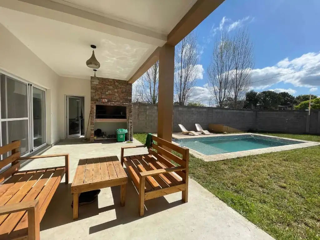 CASA MINIMALISTA DE 4 AMBIENTES EN BARRIO CERRADO HARAS FACUNDO (3286)