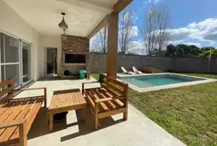 CASA MINIMALISTA DE 4 AMBIENTES EN BARRIO CERRADO HARAS FACUNDO (3286)