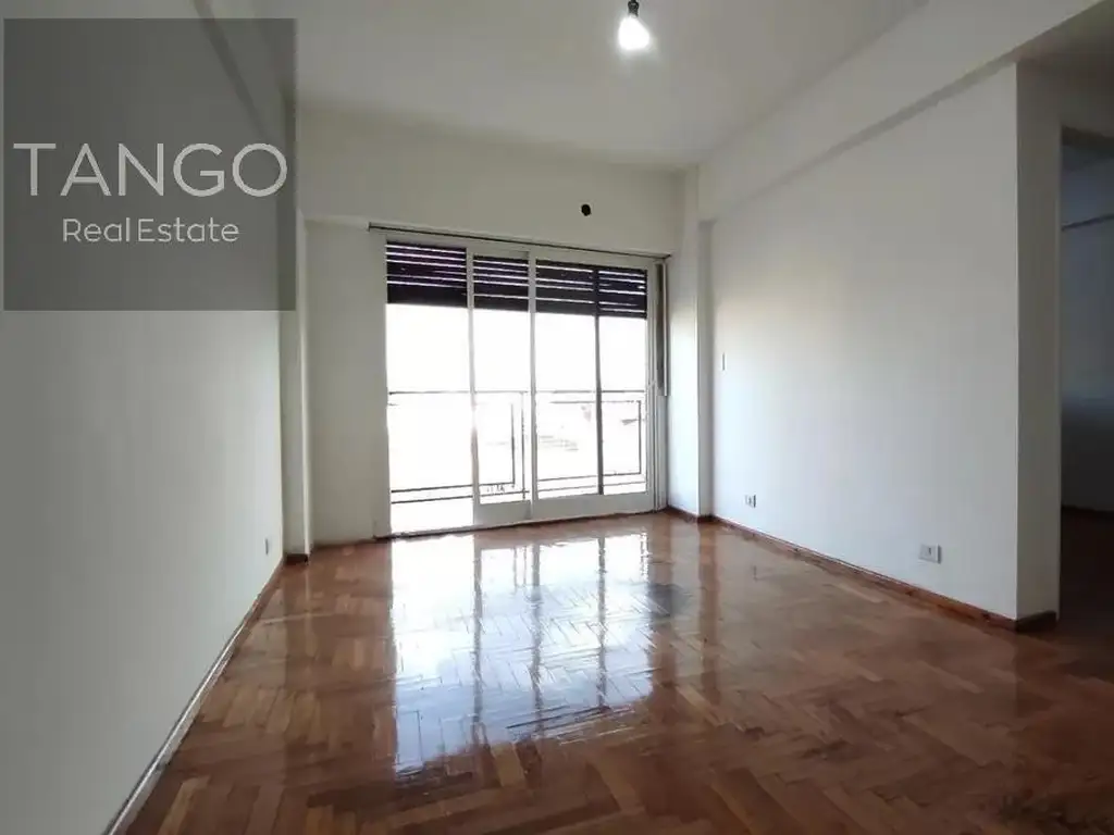 Venta Departamento San Cristobal Dos Ambientes Balcon Frances Frente