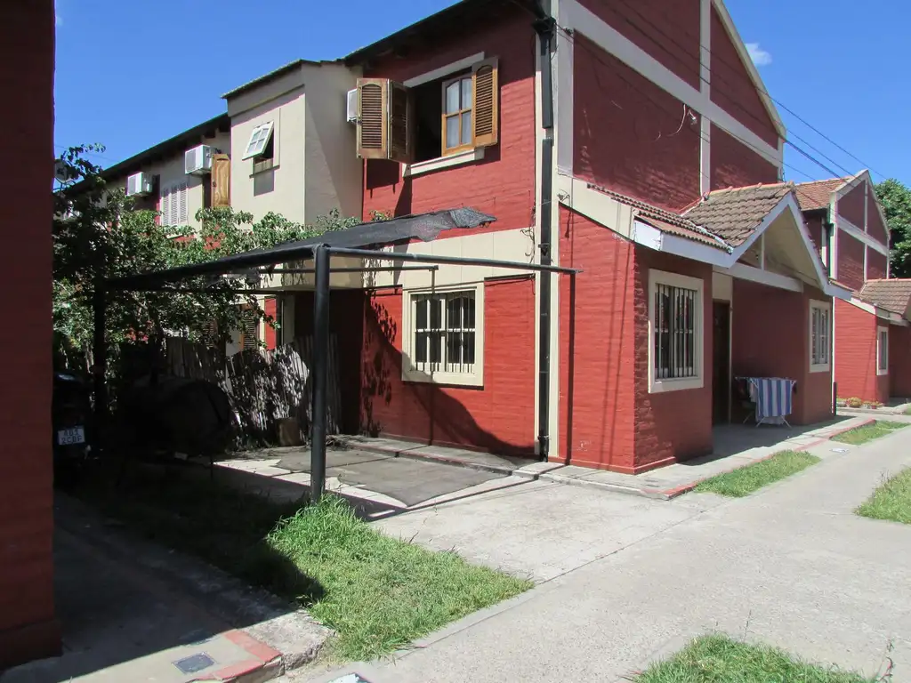 Duplex dentro de complejo de 3 ambientes con cochera