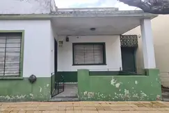 ¡Oportunidad única! Casa en planta baja para remodelar con terraza - Lote 129 mts- En venta