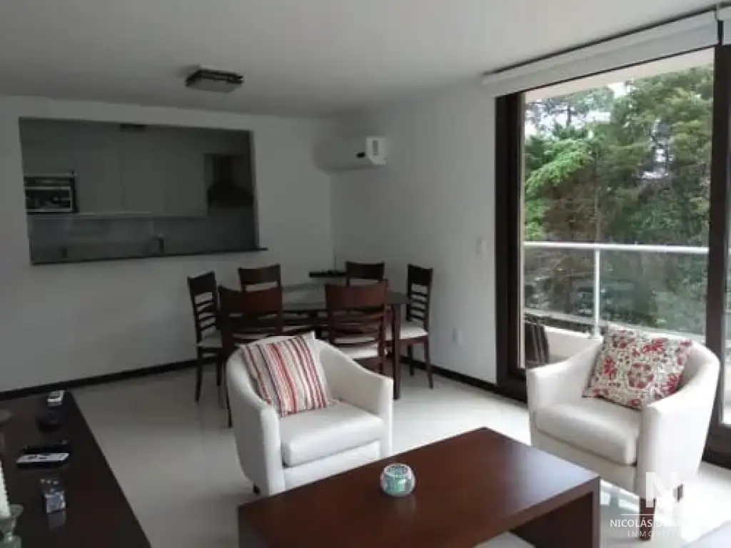 Alquila departamento de 2 dormitorios en Roosevelt- Punta del Este