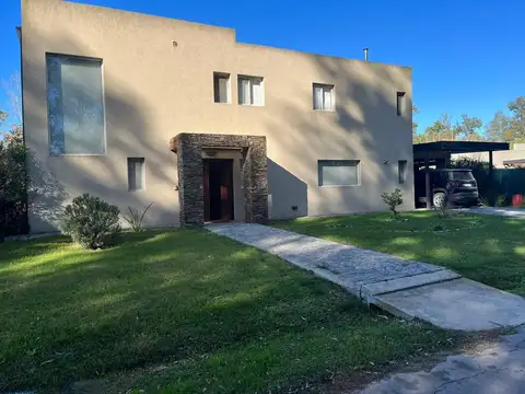 Casa en venta 4 Amb.. B. Priv. Los 3 Coniles, Pilar