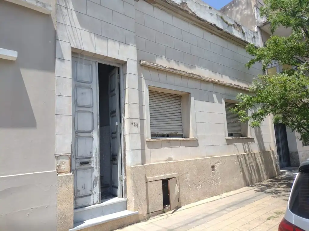 CASA DOS DORMITORIOS CIUDAD DE AZUL A LA VENTA