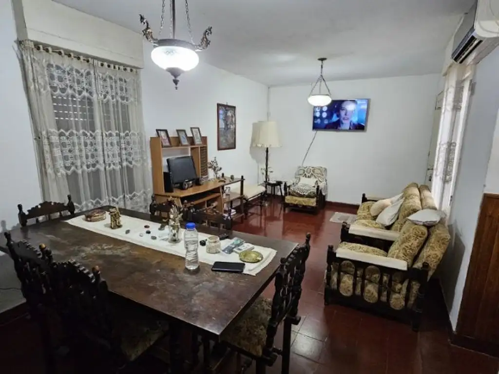 Departamento de dos dormitorios, piso 2. Barrio 95 viviendas