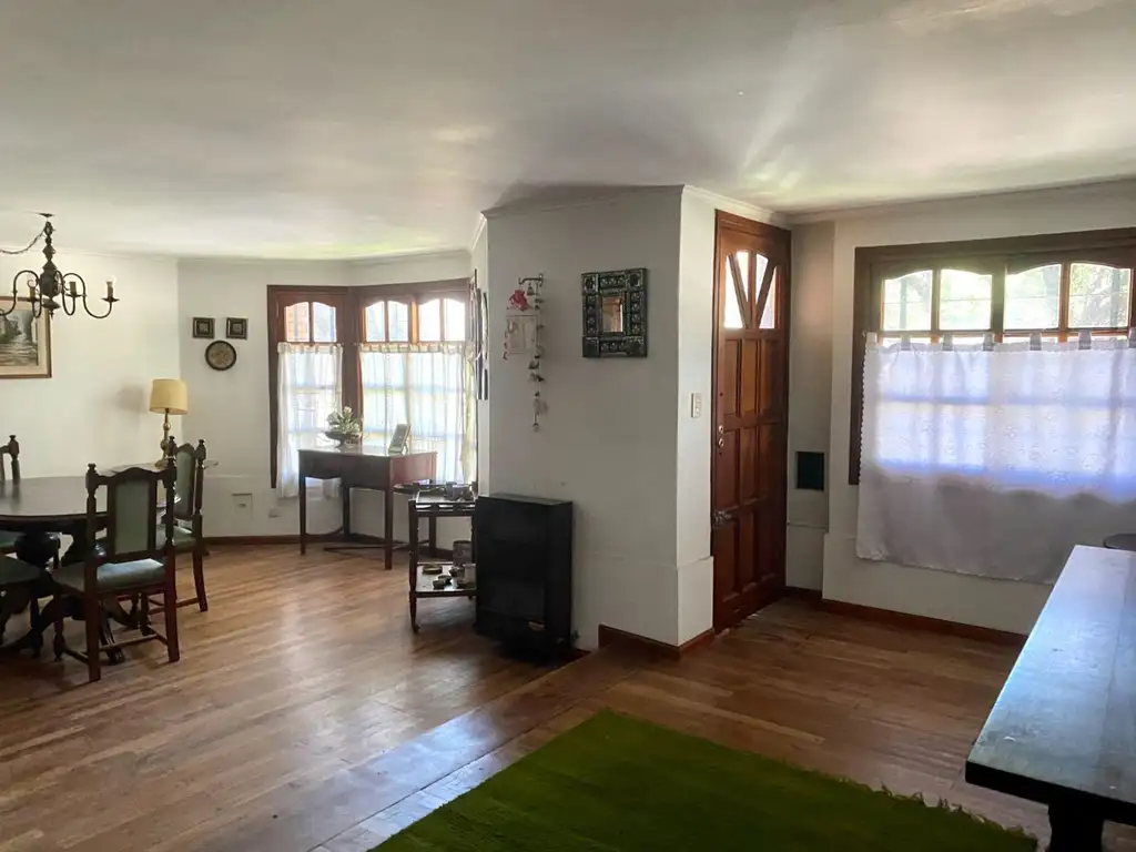 CASTELAR CASA EN VENTA LOTE PROPIO