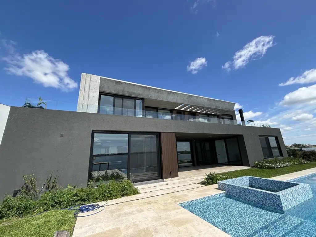 Casa en  Venta y Alquiler  en Marinas Puertos, Escobar