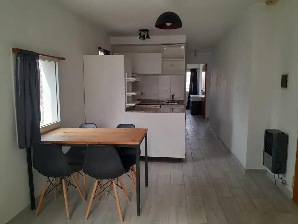 VENTA/PERMUTA: Departamento de 2 dormitorios al frente con balcón. Echesortu, Rosario.