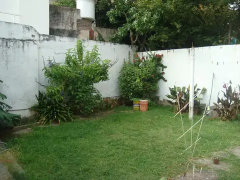 Casa interna única con patio. Barrio Lourdes. Buenos Aires y Cochabamba.