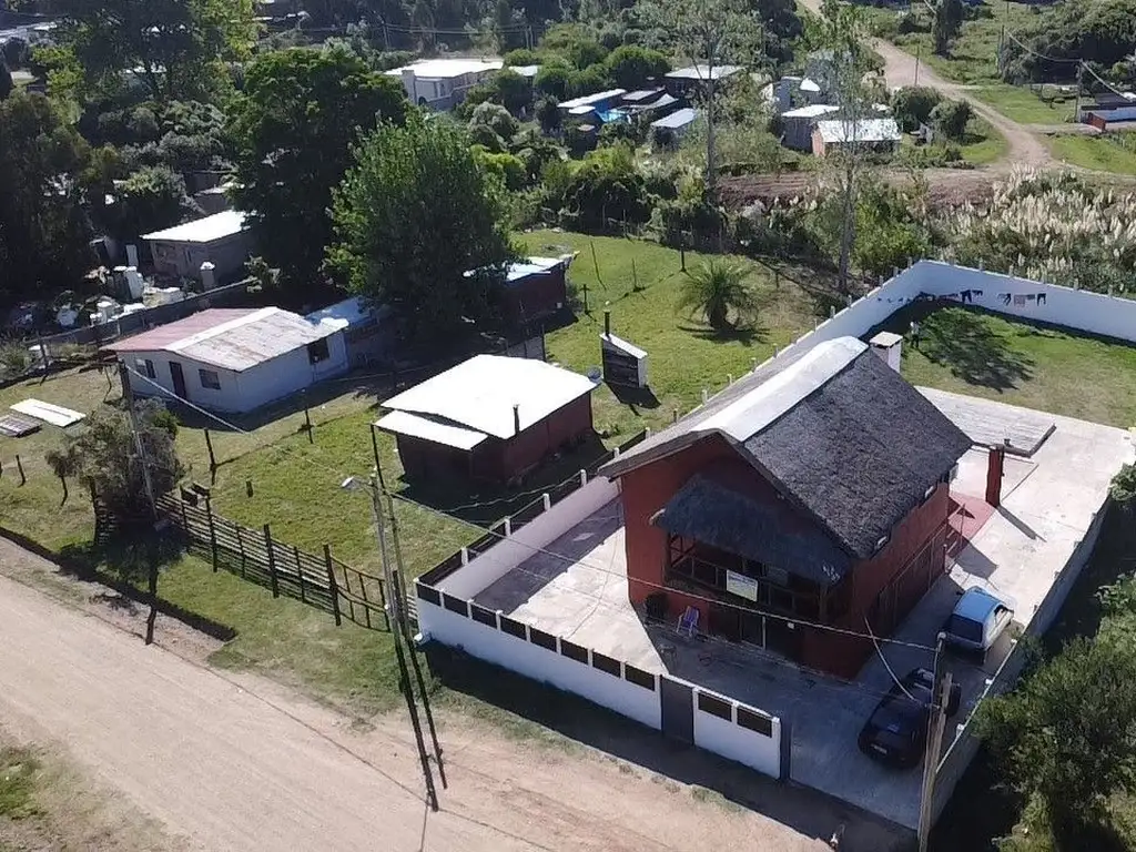 Casa en venta de 2 dormitorios c/ cochera en Piriápolis