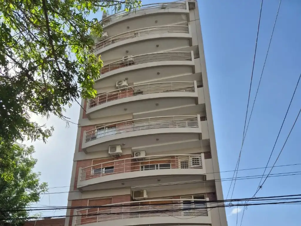 VENTA DEPARTAMENTO DE DOS AMBIENTES COCHERA FIJA DESCUBIERTA /2 BALCONES .APTO CREDITO V. PUEYRREDON