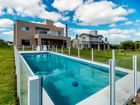 Hermosa casa fondo al Golf en alquiler temporal