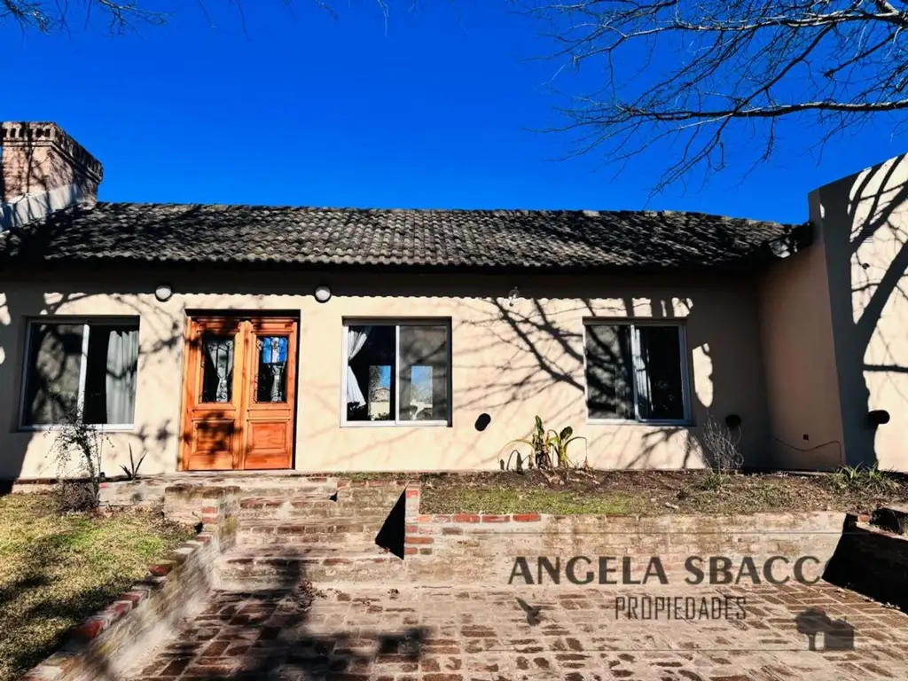 Hermosa Casa. En Cardales Village.