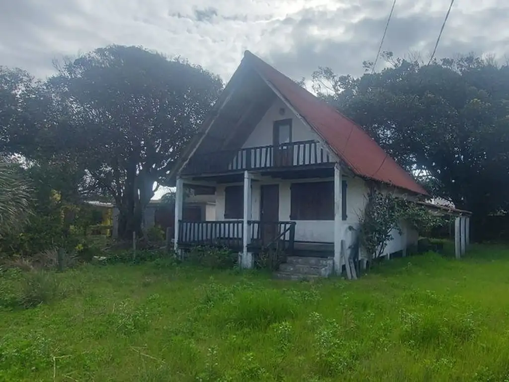 CASA EN VENTA DE 2 DORMITO, CENTRO DE AGUAS DULCES