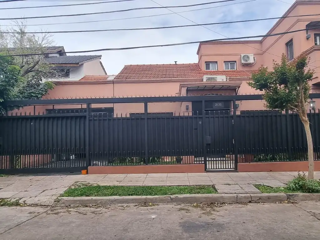 EN VENTA EN CIUDAD JARDIN CHALET DE 4 AMBIENTES 3 BAÑOS PILETA QUINCHO FICHA 9700