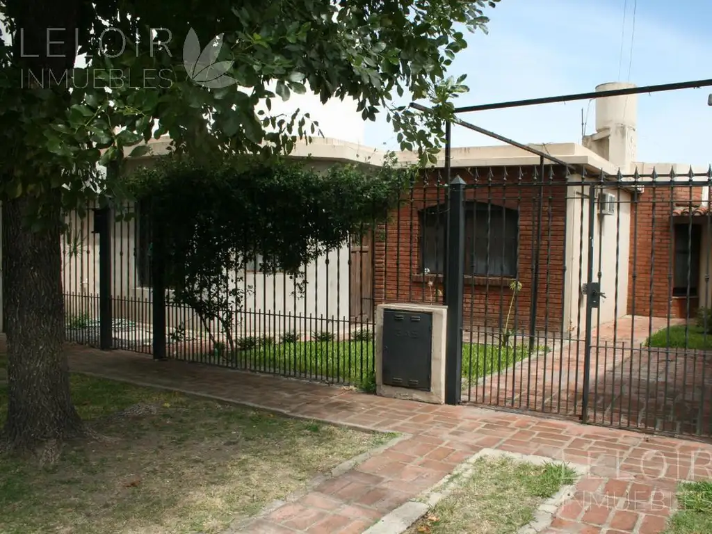 Casa en venta 4 amb en Castelar Sur