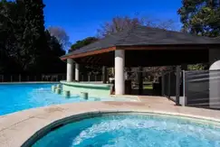 Áreas comunes piscina en Aston Village Residence en G.B.A. Zona Norte, Buenos Aires