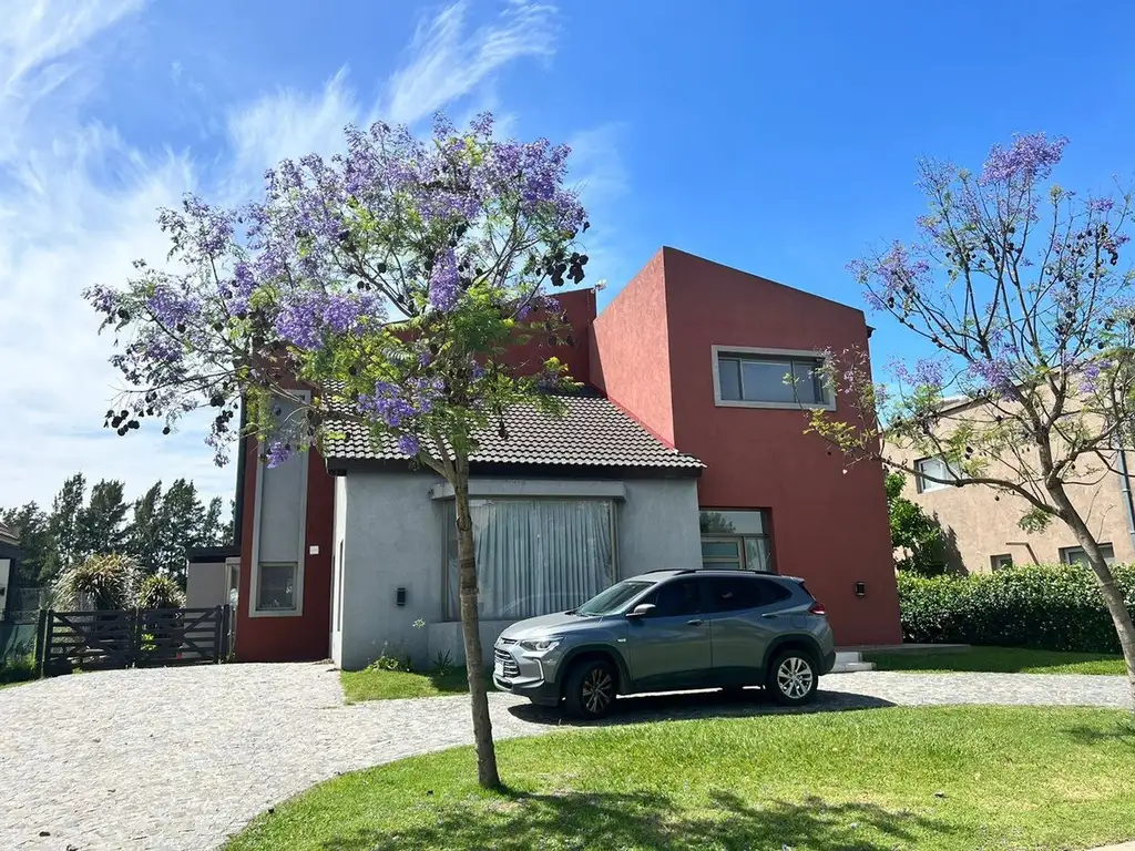 Oportunidad venta casa al rio Bº San Benito 5 Amb.