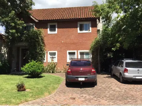 Casa en Venta - 4 dormitorios - USD 500.000