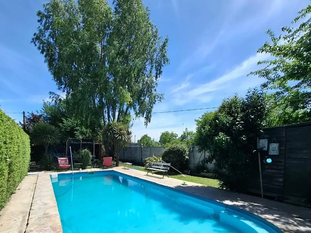 ¡Casa Quinta en Tandil con Piscina y Quincho Semicubierto!