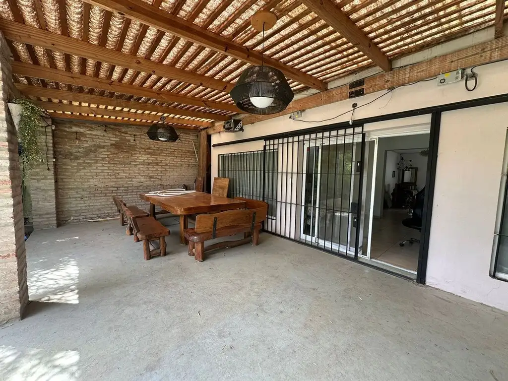 VENTA CASA 4 AMB PILAR PERMUTA PILETA JARDIN