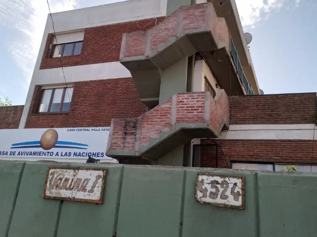 DEPARTAMENTO 2 AMBIENTES  SEGUNDO PISO POR ESCALERA EN AV 3 Y 145 VILLA GESELL