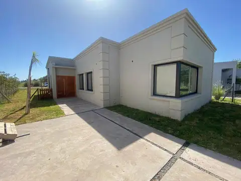 Ricordi Negocios Inmobiliarios, Casa Santa Elena, Pilar del este! - Foto 0