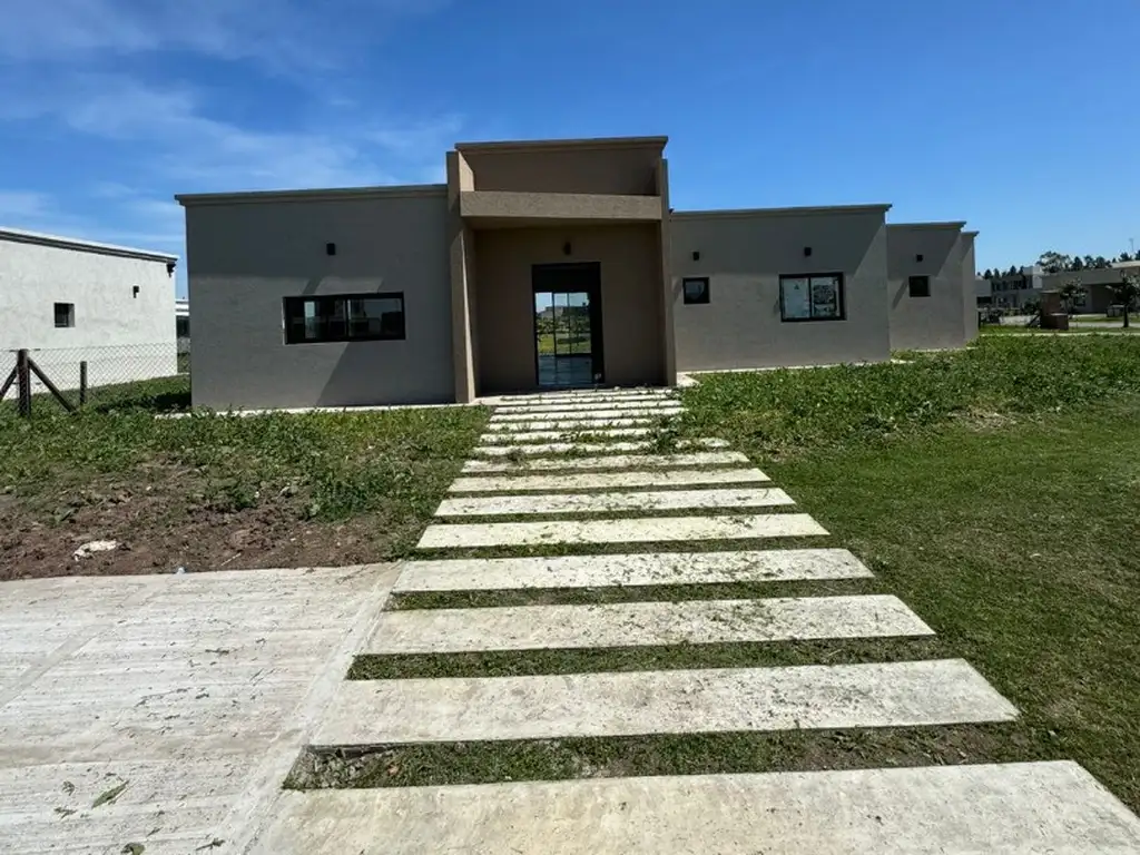 Excelente casa en planta baja,  Barrio San Felipe