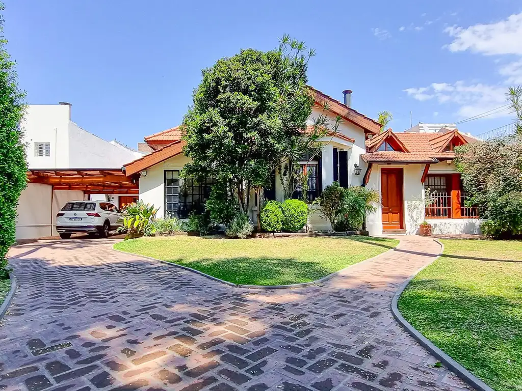 Casa de 3 dormitorios con quincho y piscina en Alberdi