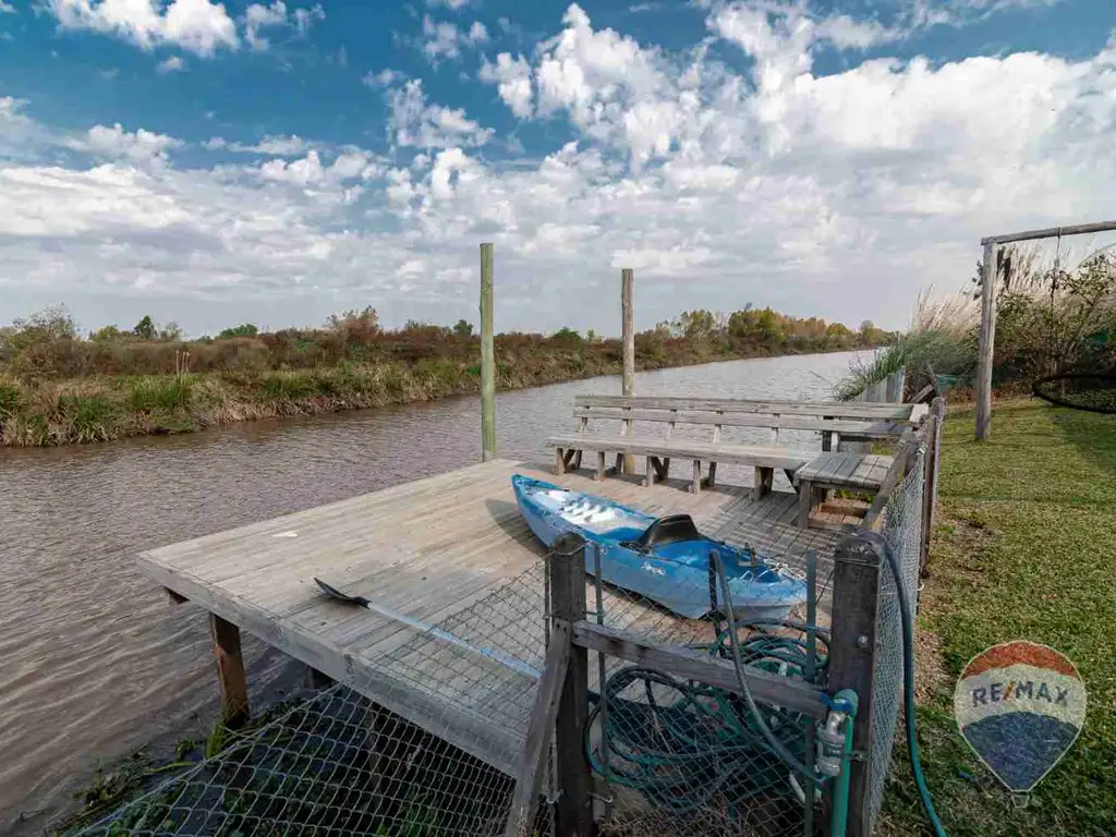 CASA EN VENTA EN BARRIO NAUTICO CANAL -AL RIO