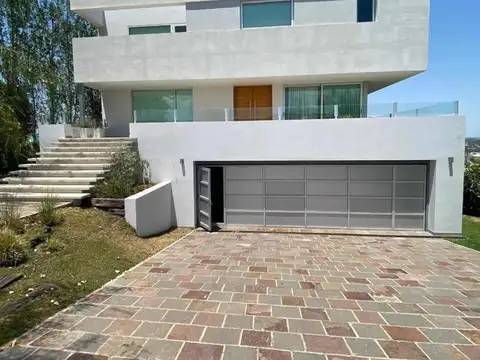 Exclusiva casa en la Rufina 3 dormitorios.