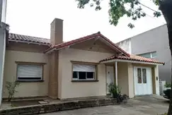 Casa calle Pellegrini 2320 ( San Pedro)