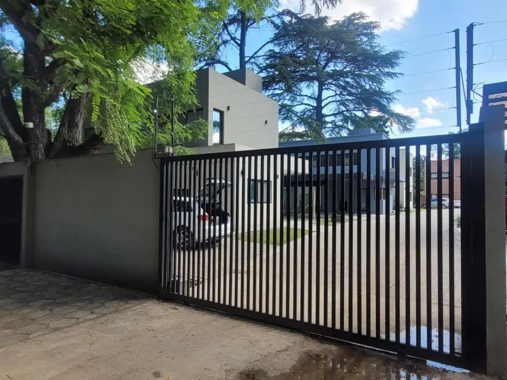 Casa en venta Ituzaingó norte.