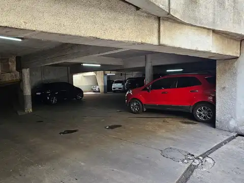 COCHERA CUBIERTA A POCOS METROS DE LA ESTACION LINIERS