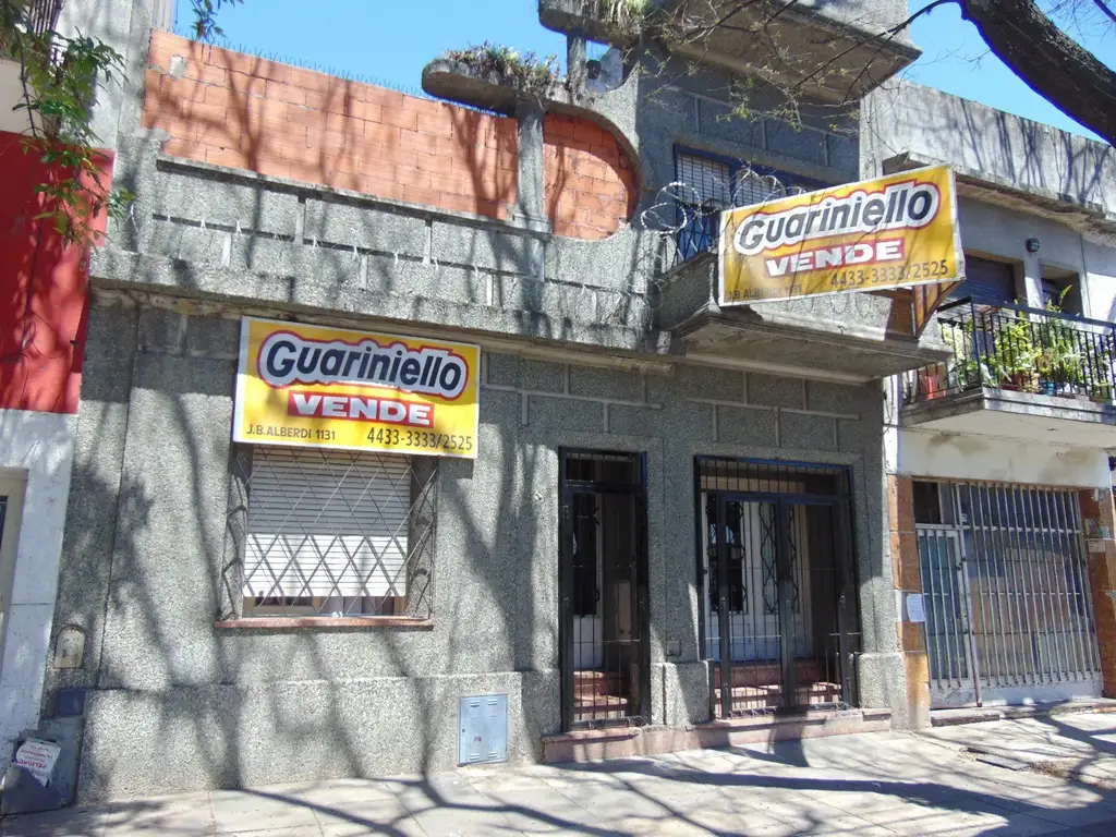 AVENIDA COBO AL 1400. CASA TOTALMENTE A RECICLAR A CUADRAS DE PARQUE CHACABUCO- GRAN OPORTUNIDAD