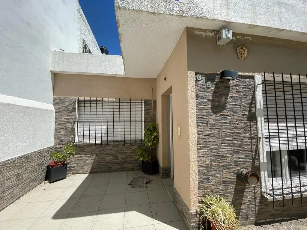 Casa. Santa Genoveva. 3 dormitorios. Neuquén. Venta.