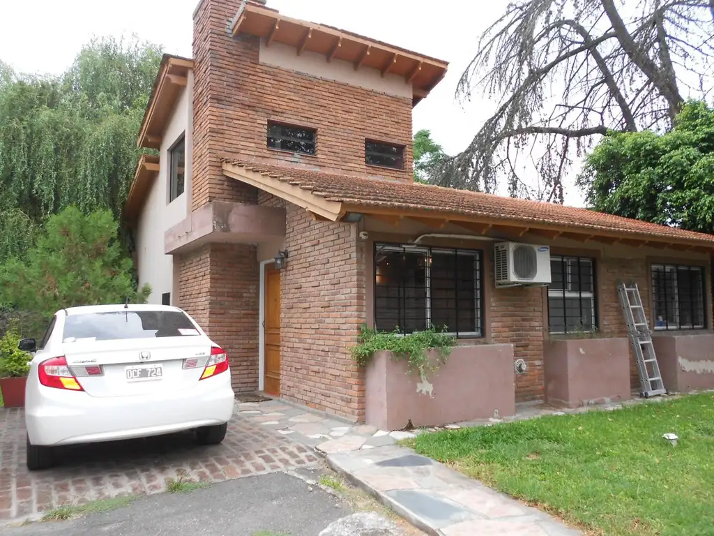 CASA EN VENTA :: 4 AMBIENTES :: PARQUE LELOIR :: 619m2