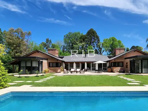 Importante Propiedad con 5 suites - Foto 0