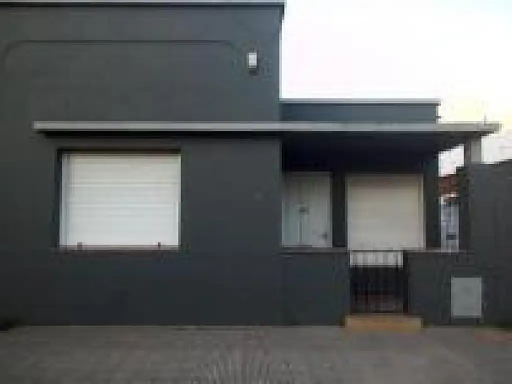 Casa en venta - 2 Dormitorios 2 Baños - 500Mts2 - Tres Arroyos