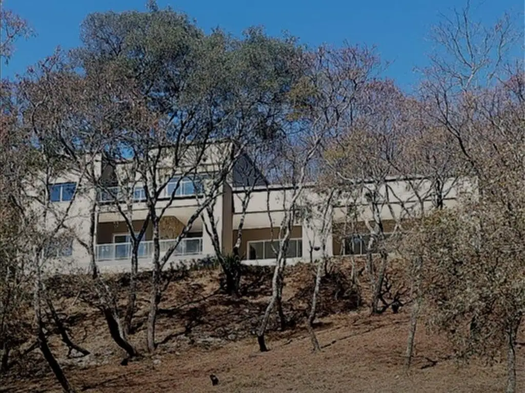 IMPRESIONANTE CASA EN VALLE ESCONDIDO