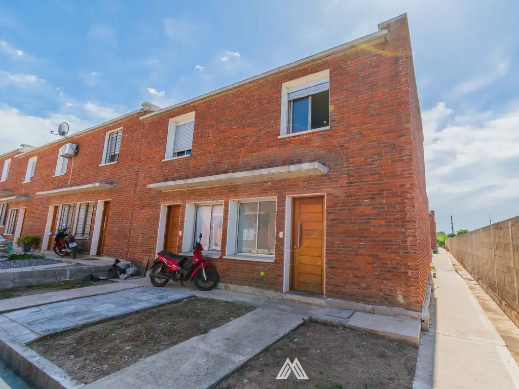 Venta casa duplex en cooperativa 2 dorm. en Pando