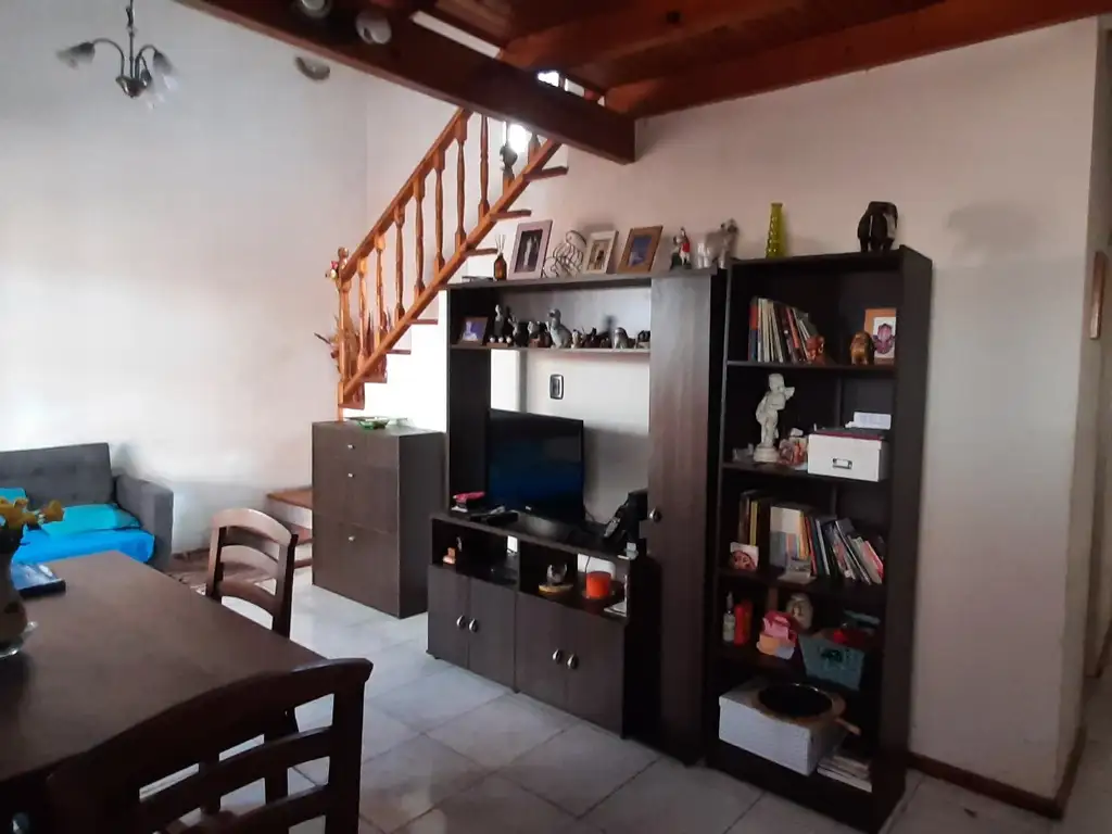 DUPLEX INTERNO   EN VENTA  3 AMBIENTES IMPECABLE   BERNAL OESTE