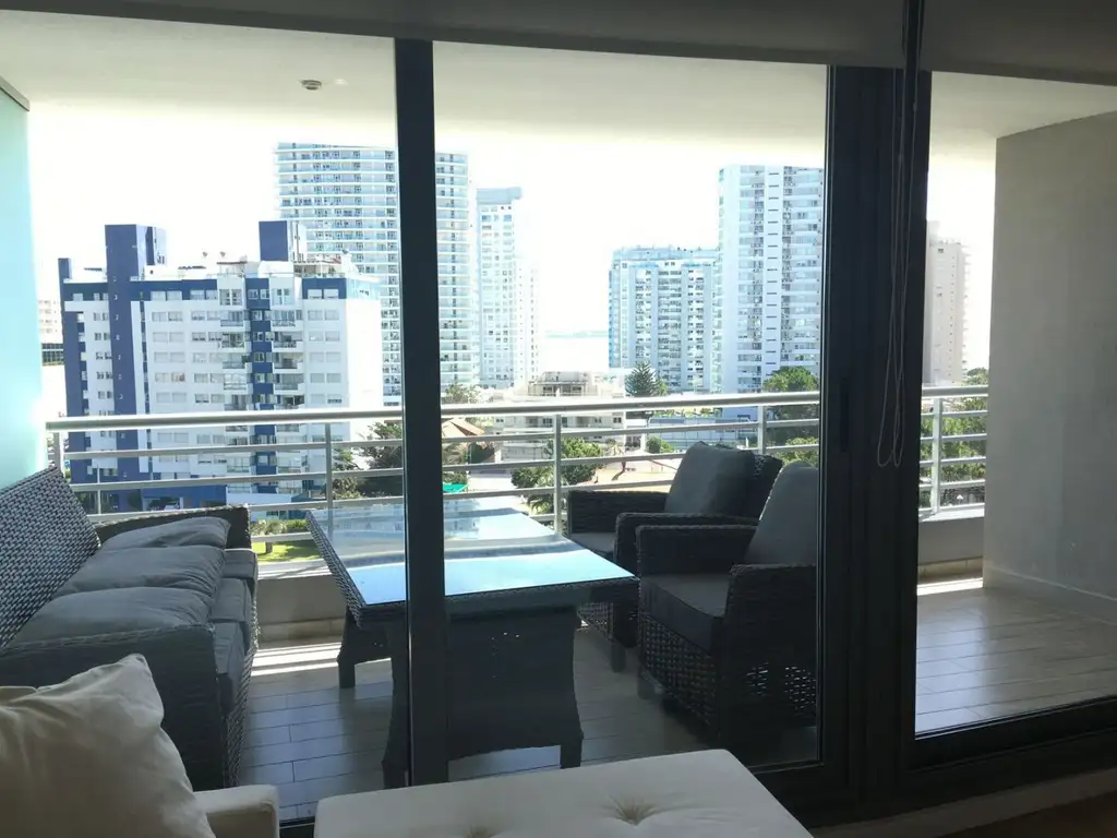 Departamento - Alquiler temporario - Uruguay, Punta del Este - AV. FRANCISCO SALAZAR 100