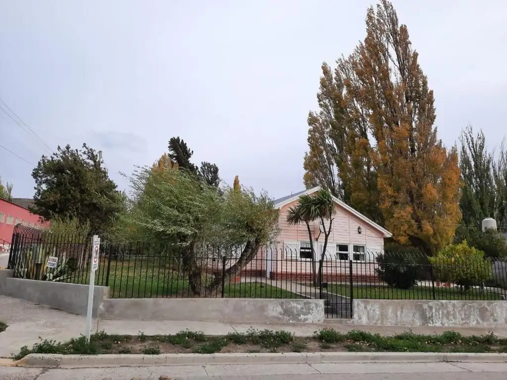 GRAN CASA EN CAÑADON SECO, AMPLIA Y CON QUINCHO INDEPENDIENT