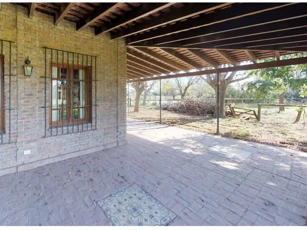 Venta casa en  Duggan. S A de Areco 4 dormitorios