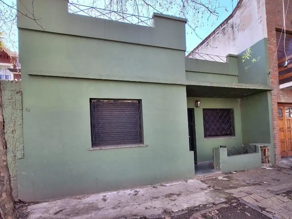 Venta Quilmes. Casa a reciclar o demoler.